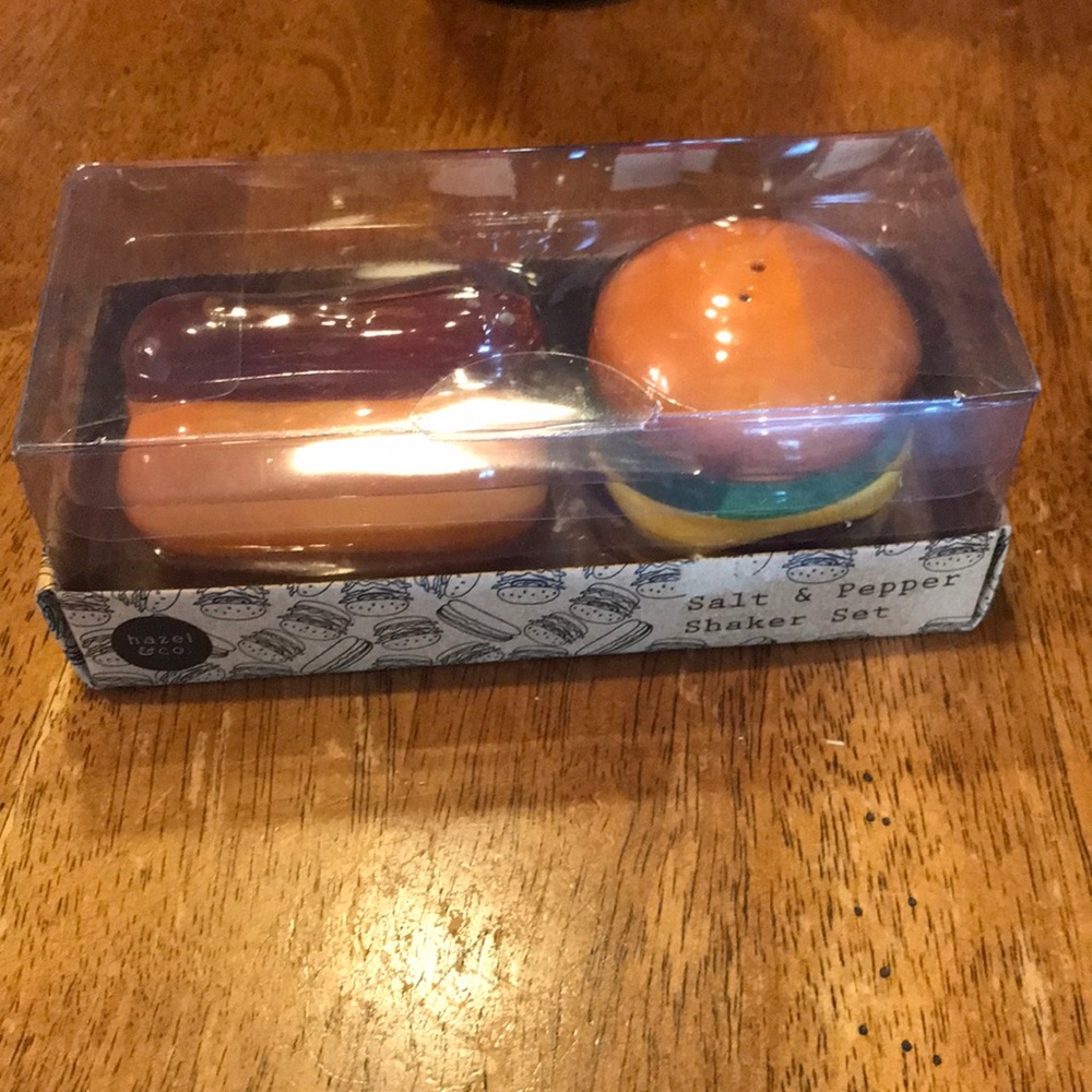 Hamburger & Hotdog Salt & Pepper Shaker New in Box